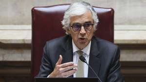 O presidente da Assembleia da República, José Pedro Aguiar Branco, intervém durante o debate anual com participação do Governo, sobre a participação de Portugal na Cooperação Estruturada Permanente na Assembleia da República, Lisboa, 10 de julho de 2025. MANUEL DE ALMEIDA/LUSA