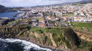 Baía das Águas, em Angra do Heroísmo, nos Açores, onde foram depositadas toneladas de destroços do sismo de 1980, que deixou milhares de pessoas desalojadas na ilha Terceira, Angra do Heroísmo, Terceira, Açores, Portugal, 30 de dezembro de 2024. (ACOMPANHA TEXTO DO DIA 31 DE DEZEMBRO DE 2024) ANTÓNIO ARAÚJO/LUSA