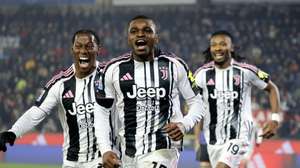 epa12614909 Juventus's Pierre Kalulu (C) celebrates after scorting 0-1 goal during the Italian Serie A soccer match between Pisa SC and Juventus FC at Arena Garibaldi stadium in Pisa, Italy, 27 December 2025.  EPA/ENRICO MATTIA DEL PUNTA