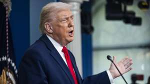 epa12665390 US President Donald Trump holds a press briefing with reporters at the White House in Washington, DC, USA, 20 January 2025. Trump spoke about Immigration and Customs Enforcement (ICE) arrests in Minnesota, as well as his administration's accomplishments in the last year.  EPA/JIM LO SCALZO