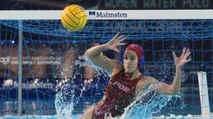 A jogadora de Portugal  Sampaio M. em ação frente à Hungria durante o jogo do Europeu de Polo Aquático Feminino, realizado no Complexo Olímpico de Piscinas do Funchal, na ilha da Madeira, 29 de janeiro de 2026, HOMEM DE GOUVEIA/LUSA