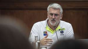 O presidente do Instituto Nacional de Emergência Médica (INEM), Luís Mendes Cabral, intervém perante a Comissão da Saúde da Assembleia da República, em Lisboa, 03 de fevereiro de 2026. MANUEL DE ALMEIDA/LUSA