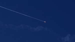epa12788764 An Iranian missile is seen in the sky over the West Bank city of Nablus on 02 March 2026. The Israeli military reported that missiles were launched by Iranian forces in retaliation for joint U.S.-Israeli airstrikes on 28 February, which targeted the Iranian leadership in Tehran. Air raid sirens were activated across several parts of the country in response to the barrage.  EPA/ALAA BADARNEH