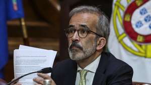 O ministro de Estado e dos Negócios Estrangeiros, Paulo Rangel, fala perante a Comissão de Assuntos Europeus na Assembleia da República em Lisboa, 1 de abril de 2026. TIAGO PETINGA/LUSA