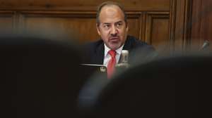 O governador do Banco de Portugal, Álvaro Santos Pereira, fala perante a Comissão de Orçamento, Finanças e Administração Pública na Assembleia da República, em Lisboa, 01 de abril de 2026. TIAGO PETINGA/LUSA