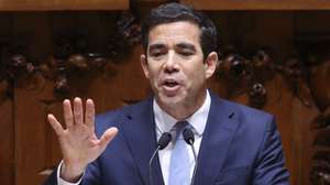 O ministro da Presidência, António Leitão Amaro, intervém durante  o debate sobre a lei da nacionalidade, que decorreu na Assembleia da República, em Lisboa, 1 de abril de 2026. ANTÓNIO COTRIM/LUSA