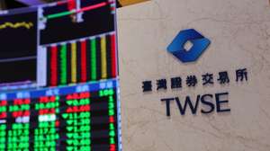 epa12916300 The Taiwan Stock Market graph inside the Taiwan Stock Exchange office in Taipei, Taiwan, 27 April 2026. On Monday morning, Taiwan's stock market crossed the 40,000-point mark for the first time, boosted by record-high shares of Taiwan Semiconductor Manufacturing Co. (TSMC) amid optimism for global artificial intelligence. The Taiex index rose 1,262.52 points to 40,194.92, though gains later moderated.  EPA/RITCHIE B. TONGO