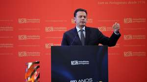 O primeiro-ministro, Luís Montenegro, intervém durante as comemorações dos 850 anos  participa nas comemorações dos 850 anos do mutualismo em Portugal, uma iniciativa da União das Mutualidades Portuguesas (UMP) subordinada ao tema "Mutualismo: 850 anos a cuidar e proteger pessoas. A construir o futuro", em Vila Nova de Gaia, 29 de maio de 2026. ESTELA SILVA/LUSA