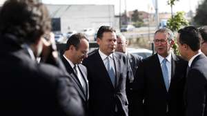 O Presidente da República, António José Seguro (2-D), o primeiro-ministro, Luis Montenegro (2-E), o presidente da Câmara Municipal de Leiria, Gonçalo Lopes (E) e o CEO do Banco Português de Fomento (BPF), Gonçalo Regalado (D), durante a sessão de encerramento da 3ª edição das Conversas com Fomento, uma iniciativa do Banco Português do Fomento (BPF), em Leiria, 28 de maio de 2026. PAULO CUNHA/LUSA