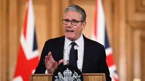 epa13038274 Britain's Prime Minister Keir Starmer speaks during a press conference announcing a ban on young teenagers using social media at Downing Street in London, Britain, 15 June 2026. The UK Prime Minister is expected to confirm a ban on under-16s using major social media platforms, as well as other measures, including curfews for older teenagers and stricter regulations on chatbots.  EPA/JAIMI JOY / POOL