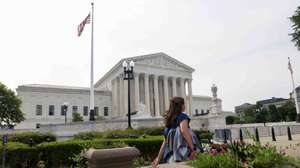 epa13063656 The Supreme Court in Washington, DC, USA, 25 June 2026. As the court's term ends for the year, several of the blockbuster cases yet to be ruled on center around Presidential power and include birthright citizenship, the firing of Federal Reserve Governor Lisa Cook and ending Temporary Protected Status for Haitians and Syrians.  EPA/SHAWN THEW