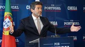 O  presidente do Chega, André Ventura, fala aos jornalistas, após a formalização da Comissão Parlamentar de Inquérito aos mandatos de Luís Neves enquanto Diretor Nacional da Polícia Judiciária, em  Lisboal, 29 de julho de 2026. ANTÓNIO COTRIM/LUSA
