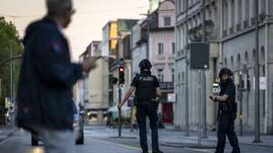 epa13199559 Police officers patroll a street in downtown Aarau, Switzerland, 30 August 2026. A shooting occurred during an event at the Schachen in Aarau late in the evening of 29 August. Several people were injured, according to a statement by the Aargau Cantonal Police on the platform X.  EPA/MICHAEL BUHOLZER