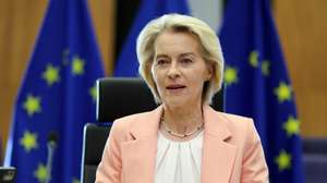 epa13224405 European Commission President Ursula von der Leyen attends the weekly meeting of the College of Commissioners at the European Commission in Brussels, Belgium, 09 September 2026. The College is expected to discuss the Affordable Housing Act, the Public Procurement Act, the European Innovation Act, and a package on the EU's outermost regions.  EPA/OLIVIER HOSLET