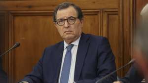 O ministro da Economia e da Coesão Territorial, Manuel Castro Almeida, na Comissão de Economia e Coesão Territorial a requerimento do grupo parlamentar do PS, “sobre o estado efetivo de execução do Plano de Recuperação e Resiliência”, na Assembleia da República, em Lisboa, 16 de setembro de 2026. JOÃO RELVAS/LUSA