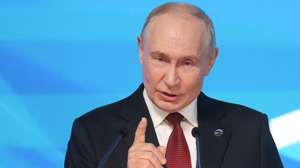 epa13275090 Russian President Vladimir Putin gestures as he speaks during a plenary session 'Responsibility for the future: the limits of the possible or the possibilities of limitlessness?' of the 23d annual meeting of the Valdai Discussion Club in Moscow, Russia, 01 October 2026. The Valdai Discussion Club annual meeting takes place from 28 September to 01 October.  EPA/MAXIM SHIPENKOV