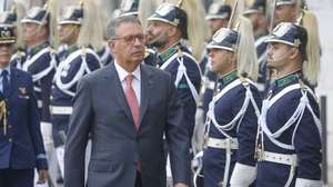 O Presidente da República, António José Seguro, faz a revista às tropas à chegada para a cerimónia de comemoração do Dia da Implantação da República Portuguesa, nos Paços do Concelho, em Lisboa, 05 de outubro de 2026. ANTONIO PEDRO SANTOS/LUSA