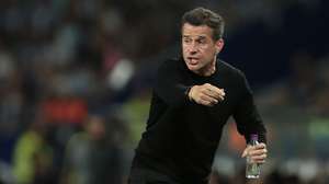 epa13253082 Benfica head coach Marco Silva gestures during the Portuguese Primeira Liga match between FC Porto and SL Benfica, in Porto, Portugal, 20 September 2026.  EPA/MANUEL FERNANDO ARAÚJO