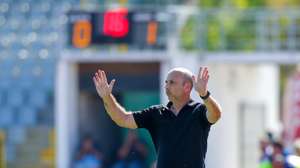 O treinador do Académico de Viseu, Bruno Pinheiro, reage durante o jogo da Primeira Liga de futebol realizado no Estádio Municipal de Rio Maior, 20 de setembro de 2026. ANTÓNIO PEDRO SANTOS/LUSA