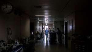 Enfermeiras no Serviço de Pneumologia do Hospital Fernando Fonseca, onde são seguidos doentes com Doença Pulmonar Obstrutiva, na Amadora, 08 de abril de 2021. O Serviço de Pneumologia do Hospital Fernando Fonseca (Amadora – Sintra) iniciou um processo que permite monitorizar os doentes com Doença Pulmonar Obstrutiva Crónica à distância. (ACOMPANHA TEXTO DA LUSA DO DIA 15 DE MAIO DE 2021). MÁRIO CRUZ/LUSA