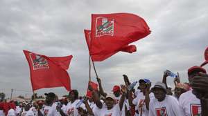 Campanha para as eleições autárquicas de 11 de outubro da Frente de Libertação de Moçambique (Frelimo), partido no poder, Maputo, Moçambique, 26 de setembro de 2023. A capital moçambicana vai ter novo presidente este ano e os três principais partidos avançam com candidatos jovens, todos com a promessa comum de um “novo capítulo” para Maputo, numa campanha que nem a chuva demove. (ACOMPANHA TEXTO DA LUSA DO DIA 30 DE SETEMBRO DE 2023) LUÍSA NHANTUMBO/LUSA