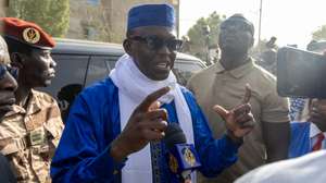 epa11321072 Chadian Prime Minister and candidate for the presidential elections Succes Masra (C) talks to reporters after casting his vote in the presidential election in Nâ€™Djamena, Chad, 06 May 2024. Over 8 millions citizens in Chad, a landlocked and arid country of 18 million people in Central Africa, are eligible to cast their votes for the presidential elections on 06 May 2024, according the the national agency in charge of elections.  EPA/CHANCELIN MBAIRAMADJI MOITA