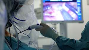 O serviço de Urologias do Hospital de Santo António, pelo programa de cirurgia robótica do Centro Hospitalar Universitário de Santo António (CHUdSA), começou hoje a realizar cirurgia assistida por robot, um tipo de operação que diminui o tempo de internamento, reduz as taxas de complicações e de infeções e aumenta a precisão do cirurgião, no Porto, 06 de março 2023. (ACOMPANHA TEXTO). ESTELA SILVA/LUSA