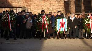 epa11856040 Former prisoners and their guests attend a wreath-laying ceremony in front of the Death Wall during the ceremonies marking the 80th anniversary of the liberation of the former Nazi-German concentration and extermination camp KL Auschwitz-Birkenau, in Oswiecim, Poland, 27 January 2025. The largest of the German Nazi death camps, KL Auschwitz-Birkenau, was liberated by the Soviet Red Army on 27 January 1945. The world commemorates its liberation by observing International Holocaust Remembrance Day annually on 27 January.  EPA/Jarek Praszkiewicz POLAND OUT