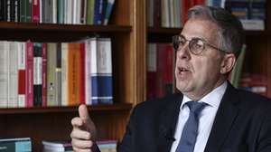 O novo bastonário eleito da Ordem dos Advogados, João Massano, em entrevista à agência Lusa, em Lisboa, 14 de abril de 2025. O novo bastonário dos advogados quer instituir previsibilidade no pagamento aos advogados oficiosos, propondo a definição de um calendário mensal, e quer nova revisão dos Estatutos da Ordem, nomeadamente no que diz respeito ao pagamento dos estágios. (ACOMPANHA TEXTO DA LUSA DO DIA 21 DE ABRIL DE 2025). ANTÓNIO COTRIM/LUSA