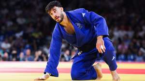 O judoca português João Fernando durante o seu combate frente ao judoca canadiano Gauthier François na primeira ronda do torneio de Judo a contar para os Jogos Olímpicos de Paris, que decorrem na cidade entre 29 de julho e 11 de agosto, em Paris, França, 30 de julho de 2024. JOSÉ SENA GOULÃO/LUSA