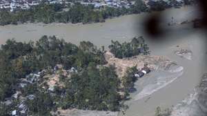 epaselect epa12568685 An aerial picture taken from a helicopter show flood-affected areas in Lokop, East Aceh, Indonesia, 04 December 2025. According to the National Disaster Management Agency, floods and landslides triggered by Tropical Cyclone Senyar have killed more than 800 people across Aceh, North Sumatra, and West Sumatra provinces.  EPA/HOTLI SIMANJUNTAK