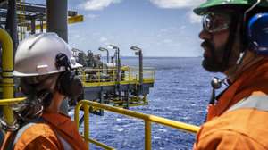 epaselect epa12487783 Workers from the oil company Petrobras and the platform company SBM Offshore, on the Almirante Tamandare floating production, storage, and offloading (FPSO) unit in the Santos Basin, 180 km off the coast of Rio de Janeiro, Brazil, 14 October 2025 (issued 28 October 2025). The Almirante Tamandare oil platform, one of the five largest in the world and capable of supplying a country like Portugal, has broken all production records in Brazil since it began operating in February 2025 and now accounts for eight percent of the crude oil extracted by the state-owned company Petrobras.  EPA/ANDRE COELHO