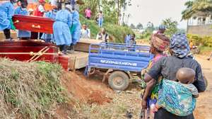 epa13075401 Families of Ebola victims claim their bodies from the hospital in Mongbwalu, Ituri, Democratic Republic of Congo, 26 June 2026 (issued 30 June 2026). Mongbwalu in Ituri, a town situated in the eastern Democratic Republic of the Congo, is where the Bundibugyo Ebola virus outbreak is believed to have started. Ituri is the most affected province, with 1,165 confirmed cases from 23 health zones, according to the country's Ministry of Health.  EPA/DIEUDONNE DIROLE