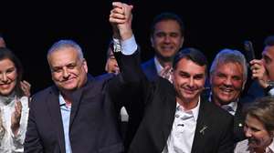 epa13152070 Brazilian presidential candidate Flavio Bolsonaro (R) reacts alongside Congressman Alfredo Gaspar (L) during a Liberal Party ceremony in Brasilia, Brazil, 05 August 2026. Bolsonaro announced that Gaspar, a former prosecutor from the country's impoverished northeast, will be his running mate for the October elections.  EPA/Andre Borges