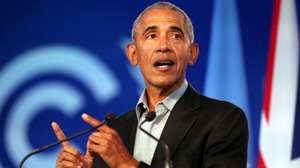 epaselect epa09571413 Former US President, Barack Obama speaks during the COP26 UN Climate Summit in Glasgow, Britain, 08 November 2021. The 2021 United Nations Climate Change Conference (COP26) runs from 31 October to 12 November 2021 in Glasgow.  EPA/ROBERT PERRY