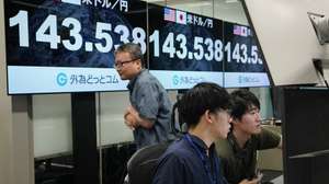 epa11526616 Dealers work next to monitors showing the foreign exchange rate between the Japanese yen and US dollar in Tokyo, Japan, 05 August 2024. The Tokyo stock exchange plunged more than 11 percent, with the Japanese yen rising against the US currency, after a drop on Wall Street of more than 600 points.  EPA/KIMIMASA MAYAMA