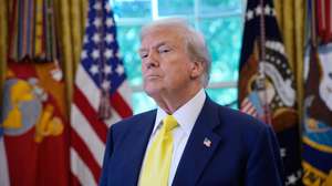 epa12288959 US President Donald Trump delivers a major announcement on economy in the East Room at the White House in Washington, DC, USA, 07 August 2025.  EPA/YURI GRIPAS / POOL