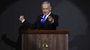 epa12298642 Israeli Prime Minister Benjamin Netanyahu delivers a speech during the U.S. Independence Day reception hosted by Newsmax, at the Waldorf Astoria Hotel in Jerusalem, 13 August 2025. Newsmax holds the reception annually to celebrate ties between the United States and Israel.  EPA/Ronen Zvulun / POOL