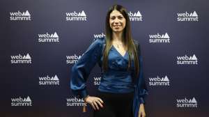 A fundadora e CEO da Defined AI, empresa especializada em Inteligência Artificial, Daniela Braga, posa para a fotografia durante uma entrevista à agência Lusa, na Web Summit, no Parque das Nações, em Lisboa, 12 de novembro de 2025. (ACOMPANHA TEXTO DO DIA 20 DE NOVEMBRO DE 2025). ANTÓNIO PEDRO SANTOS/LUSA