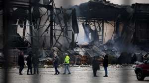epa12682140 A fire broke out early morning at a biscuit factory in Trikala, Thessaly, Greece, on 26 January 2026. Three people were found dead by firefighters during the extinguishing of the fire, while two are still missing. The fire broke out shortly before 4 am, when, as reported by the Fire Department, there were 13 people inside. Eight people managed to exit. EMAK rescue teams are operating in the area along with 40 firefighters, 13 vehicles, and local administration machinery. According to the police, a large explosion was heard. An investigation is underway.  EPA/STR