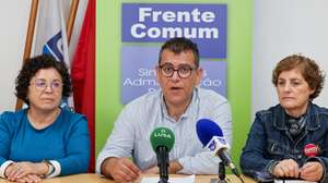 O coordenador da Frente Comum, Sebastião Santana, durante a conferência de imprensa da Frente Comum sobre os aumentos intercalares dos salários na Administração Pública defronte do Ministério das Finanças, Lisboa, 11 de maio de 2026. JOÃO RELVAS/LUSA