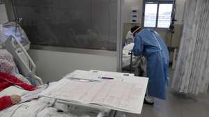 epa09689317 Staff work at the ICU's Covid-19 department at Ziv Hospital, in Zefat, Israel, 16 January 2022. According to Israeli health and educations ministry, the national coronavirus reproduction number continues to rise. About 7.2 percent of all students and staff are verified and isolatet, at least one case of Covid occurs in 40 percent of the school classes.  EPA/ATEF SAFADI  EPA-EFE/ATEF SAFADI