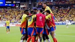epa11464183 Colombia teammates surround Miguel Borja (Not Pictured) after he made the 5-0 goal on a penalty kick against Panama during the CONMEBOL Copa America 2024 Quarter-finals match between Colombia and Panama, in Glendale, Arizona, USA, 06 July 2024.  EPA/JOHN G. MABANGLO