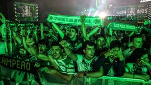 Sporting CP supporters celebrate after their team won the 21th Portuguese First league title, at Marques do Pombal Square in Lisbon, Portugal, 17 May 2025. NUNO VEIGA/LUSA