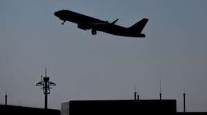 epa12895792 An airplane departs from the the Berlin Brandenburg Airport in Schoenefeld, Germany, 17 April 2026. Global airlines face surging jet fuel costs amid escalating tensions in the Middle East. The volatile situation is tightening supply and pushing kerosene prices to record levels.  EPA/FILIP SINGER