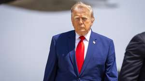 epa13126885 US President Donald Trump attends the dignified transfer of US soldiers killed in the Iran conflict at Dover Air Force Base in Dover, Delaware, USA, 22 July 2026. Four US service members have been killed since the ceasefire between Iran and the US fell apart.  EPA/JIM LO SCALZO