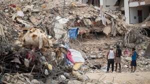 epa13158507 People clear debris from a collapsed building in La Guaira, Venezuela, 09 August 2026. La Guaira is the state hardest hit by the two earthquakes that struck Venezuela on 24 June.  EPA/RONALD PENA R