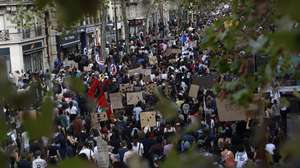 epa13285181 High school students and members of education unions gather during a national day of protests over school condition in Paris, France, 06 October 2026. A wave of protests sweeps across France against severe teacher shortages, overcrowded classrooms, a lack of resources, and poor learning conditions ahead of upcoming national budget decisions.  EPA/MOHAMMED BADRA