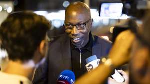 O opositor guineense Domingos Simões Pereira, fala aos jornalistas à chegada ao Aeroporto Humberto Delgado, em Lisboa, 23 de julho de 2026. Simões Pereira estava a cumprir prisão preventiva na Guiné-Bissau desde o passado dia 10 de julho, no âmbito de um processo em que é acusado pela justiça militar de participação numa alegada tentativa de golpe de Estado ocorrida em outubro de 2025. JOSÉ SENA GOULÃO/LUSA