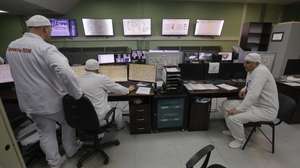 epa12910998 Employees work in the control room of the new confinement over plant's fourth reactor at the Chernobyl nuclear power plant  in Chernobyl, Ukraine, 23 April 2026 (issued 24 April 2026). Ukraine will mark the 40th anniversary of the Chernobyl disaster on 26 April 2026. The explosion of reactor 4 of the Chernobyl nuclear power plant in the early hours of 26 April 1986 is still regarded as the worst nuclear disaster to date.  EPA/SERGEY DOLZHENKO